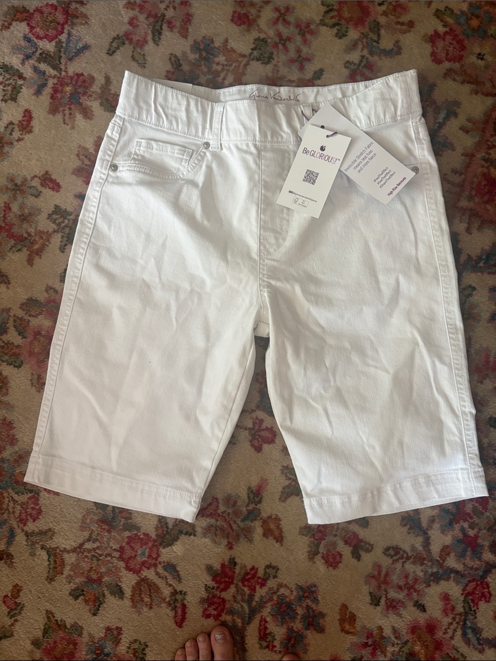 NWT GV Bermuda shorts